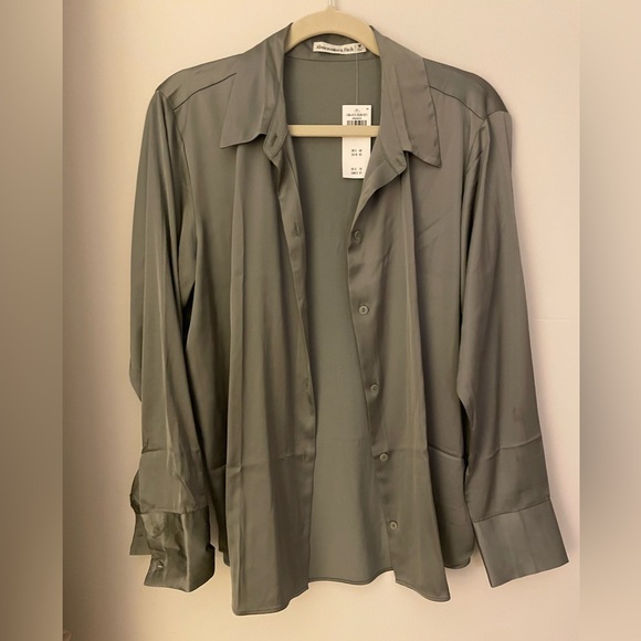 Long-Sleeve Satin Button-Up Shirt - Picture 2 of 4